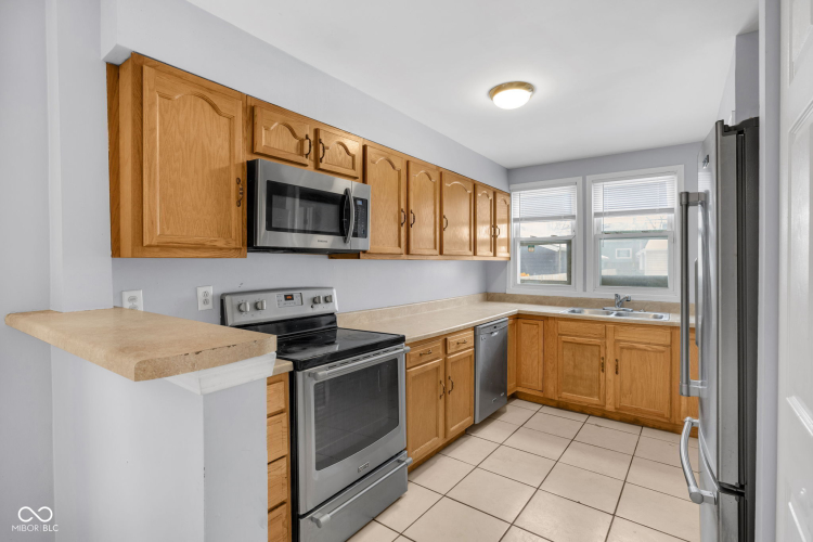 Listing Image 12
