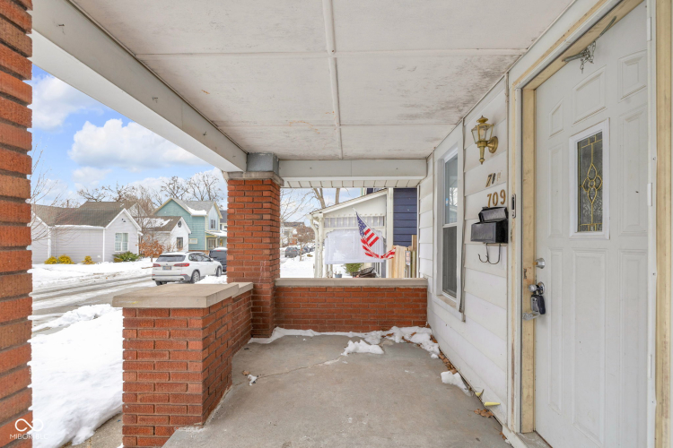 Listing Image 4