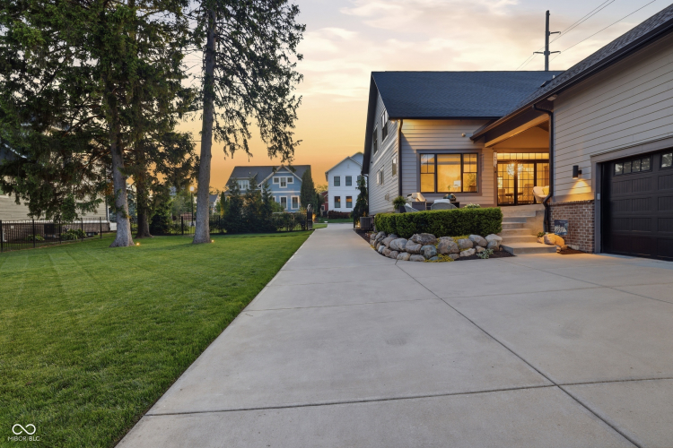 Listing Image 80