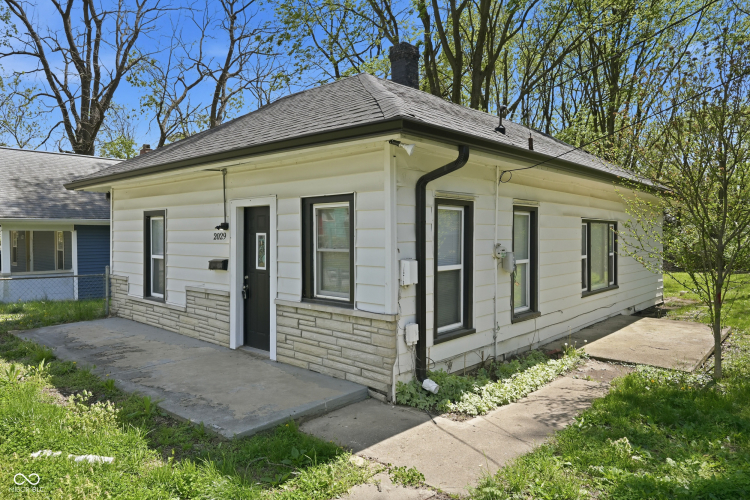 Listing Image 3