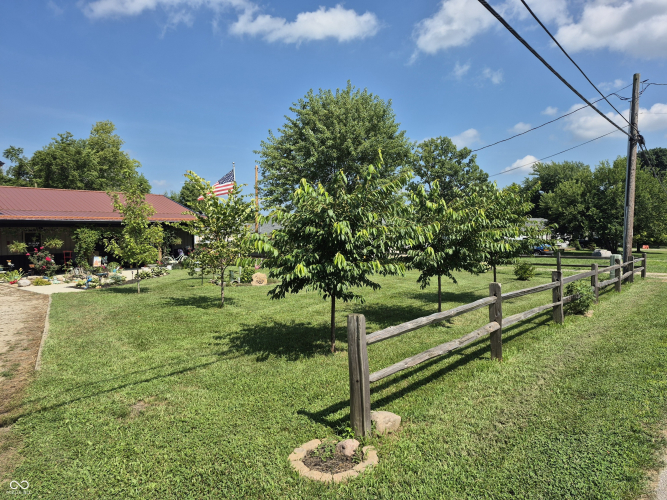 Listing Image 4