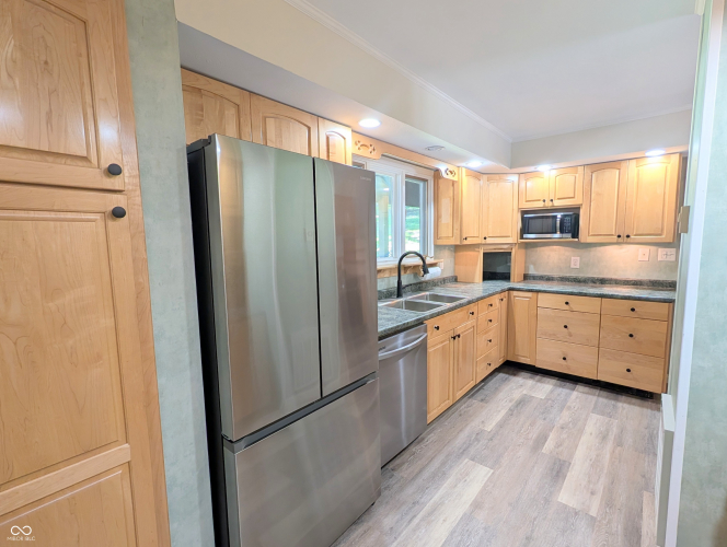 Listing Image 19