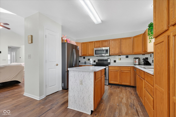 Listing Image 15