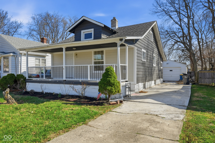 Listing Image 4