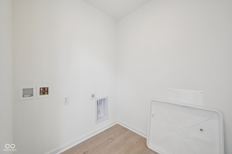 Listing Image 24