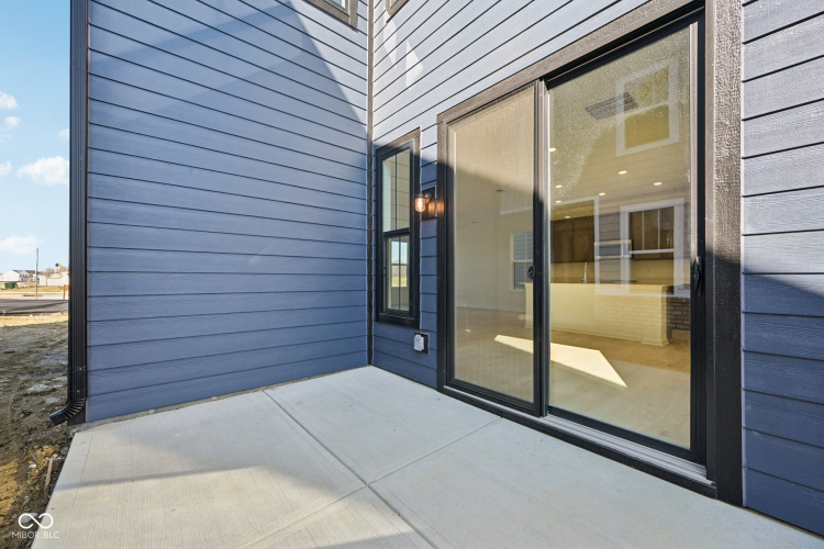 Listing Image 8