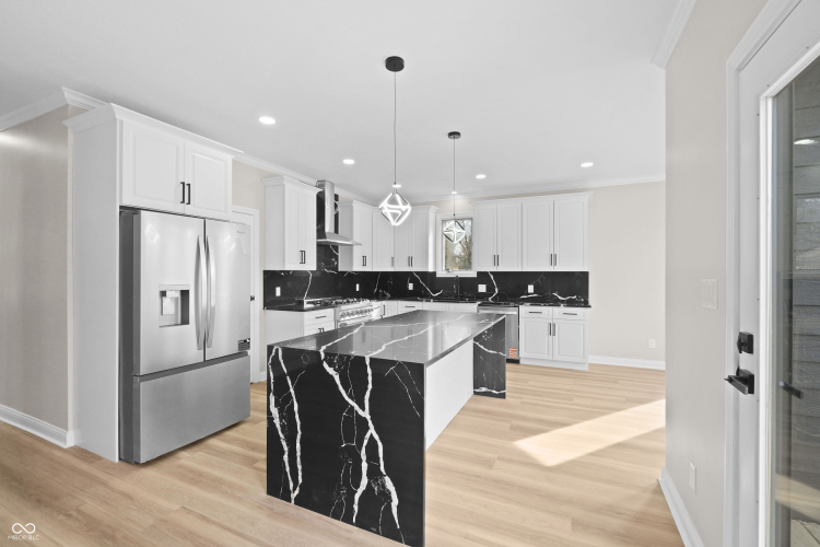 Listing Image 19