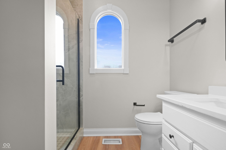 Listing Image 40