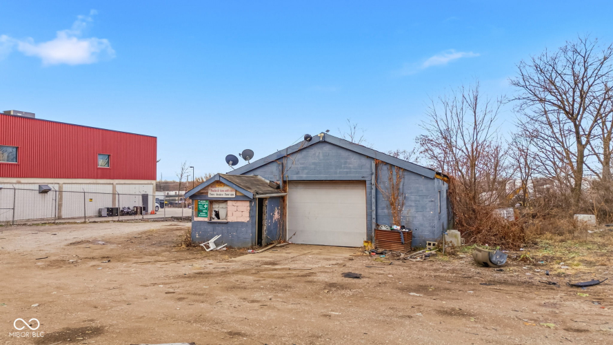 Listing Image 4