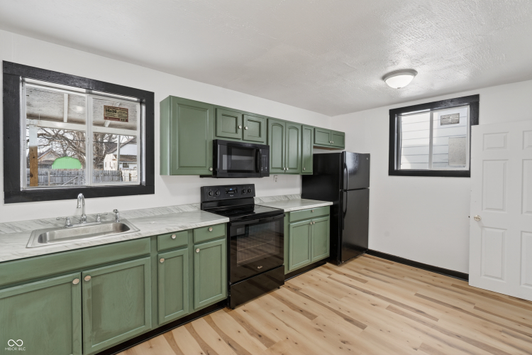 Listing Image 16