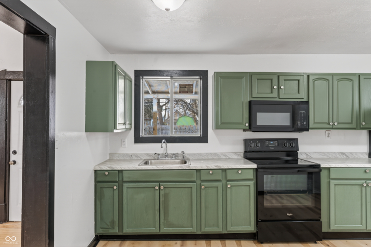 Listing Image 18