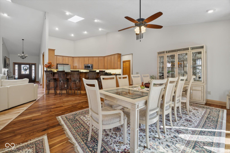 Listing Image 15
