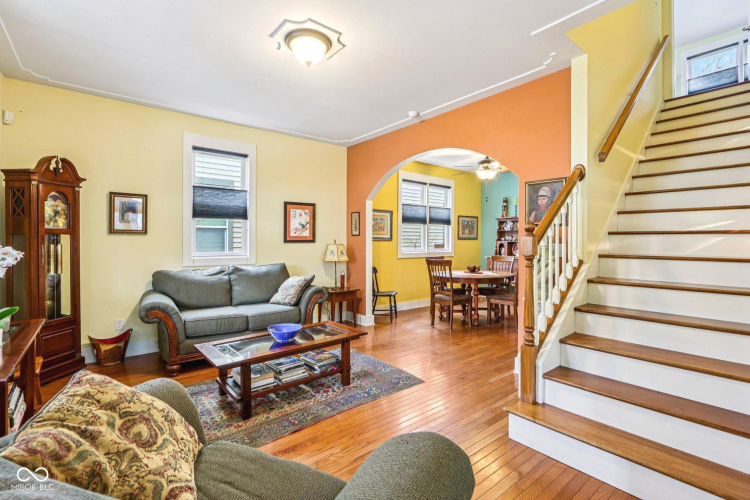 Listing Image 11