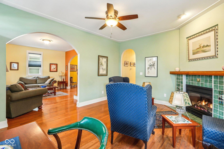 Listing Image 10