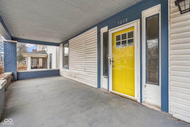 Listing Image 4