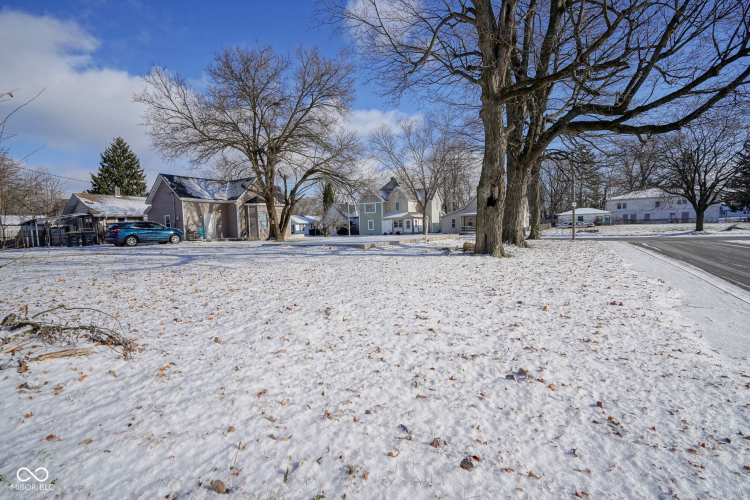 Listing Image 4