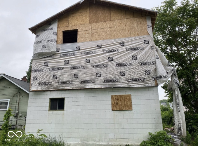 Listing Image 4
