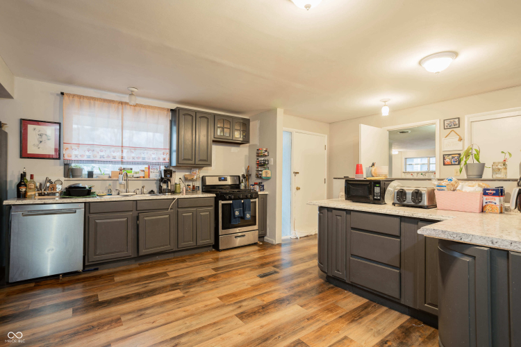 Listing Image 13