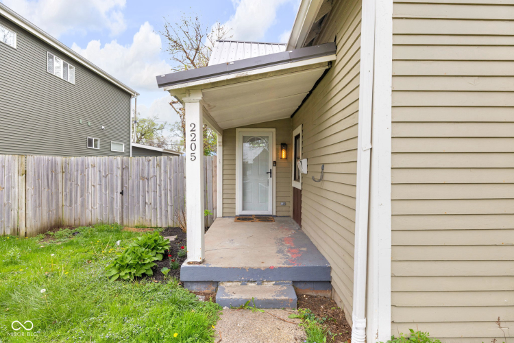 Listing Image 4