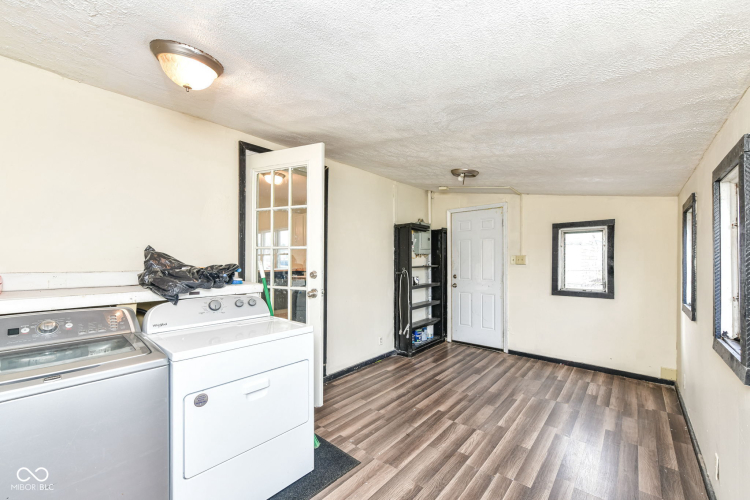 Listing Image 17