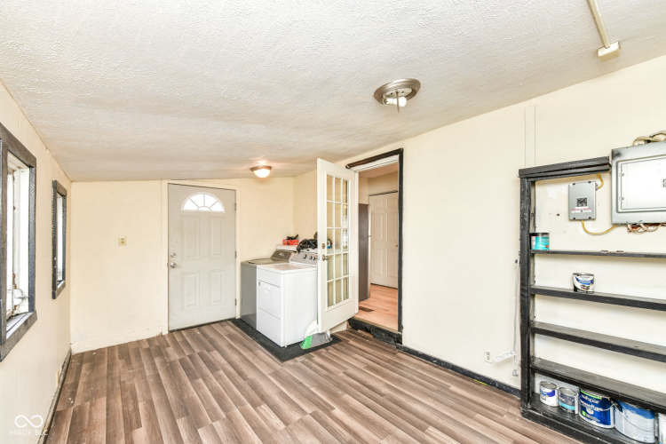 Listing Image 18