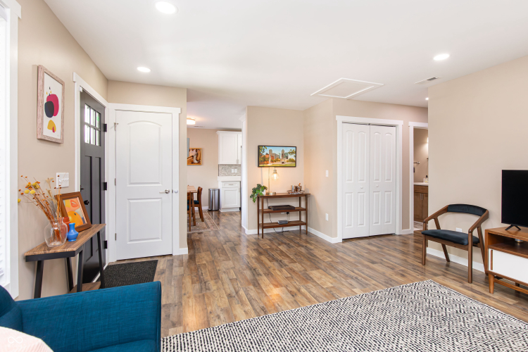 Listing Image 12
