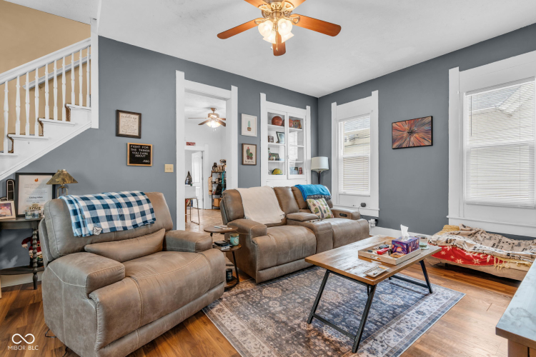 Listing Image 11