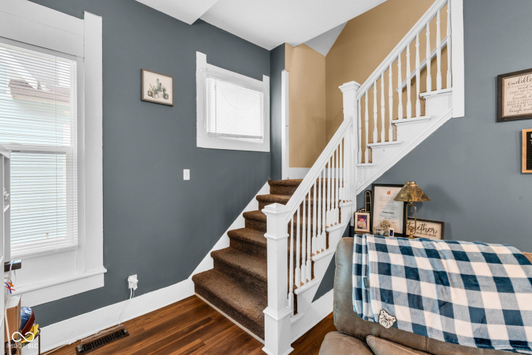 Listing Image 12