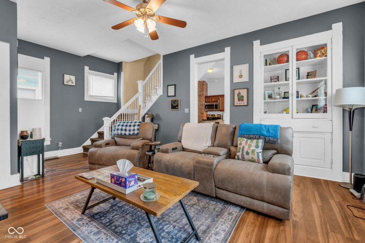 Listing Image 9