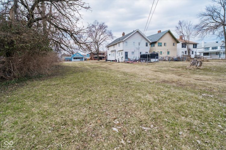 Listing Image 4
