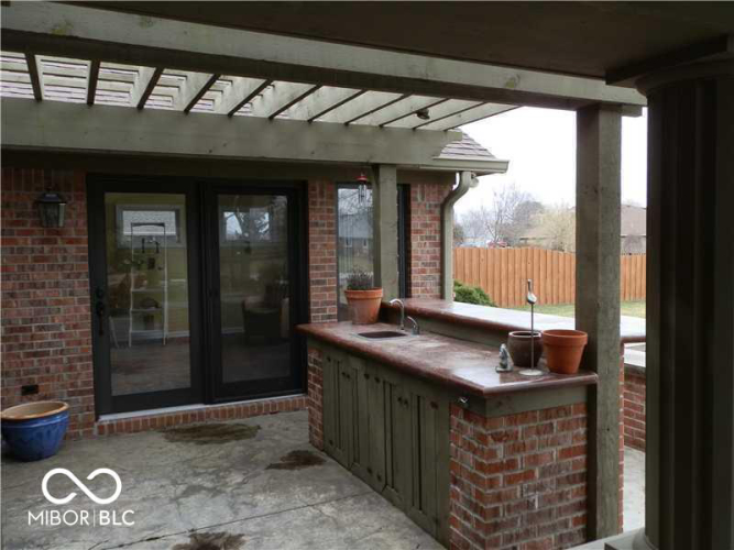Listing Image 4