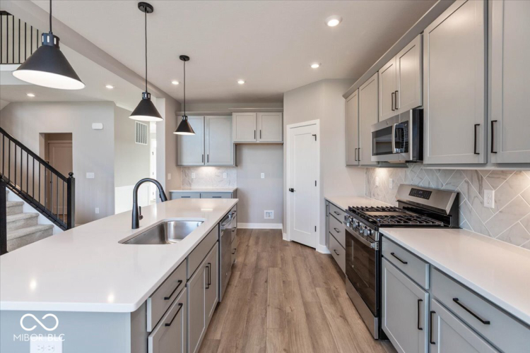 Listing Image 9