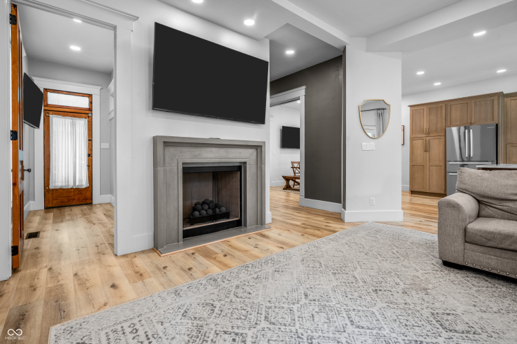 Listing Image 12
