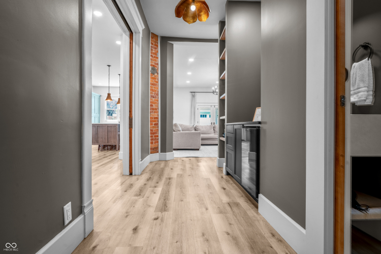 Listing Image 19