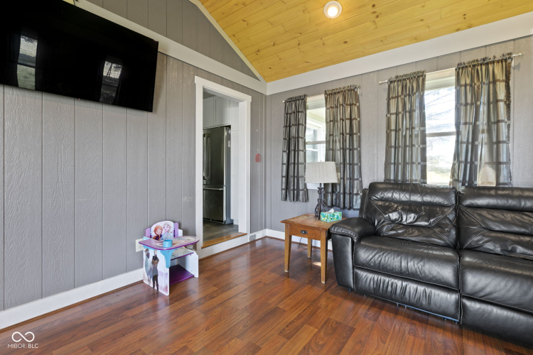 Listing Image 17