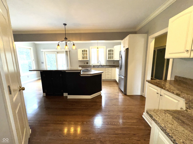 Listing Image 14