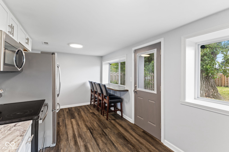 Listing Image 9