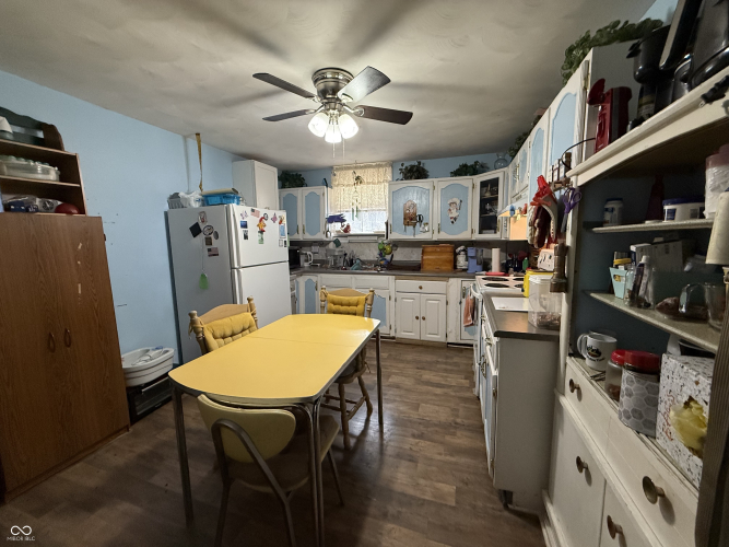 Listing Image 12