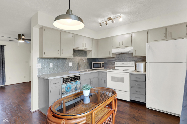 Listing Image 9