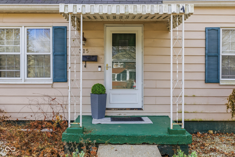 Listing Image 4