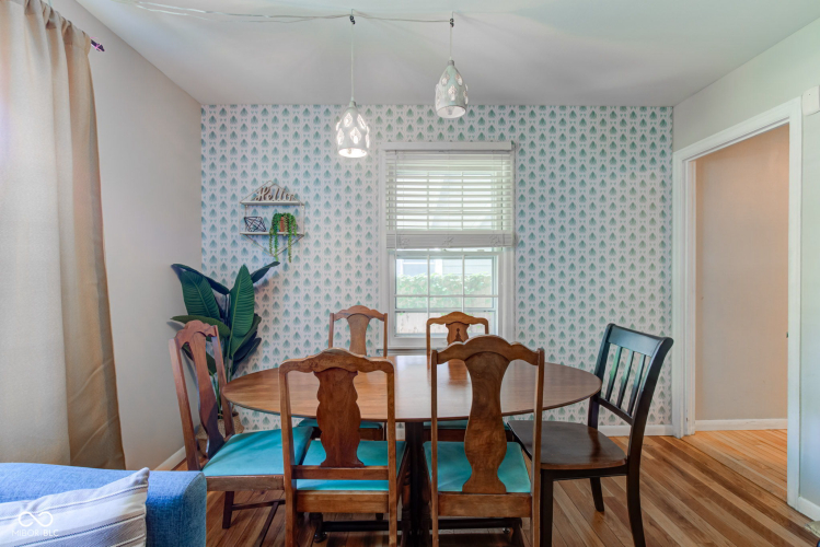 Listing Image 10