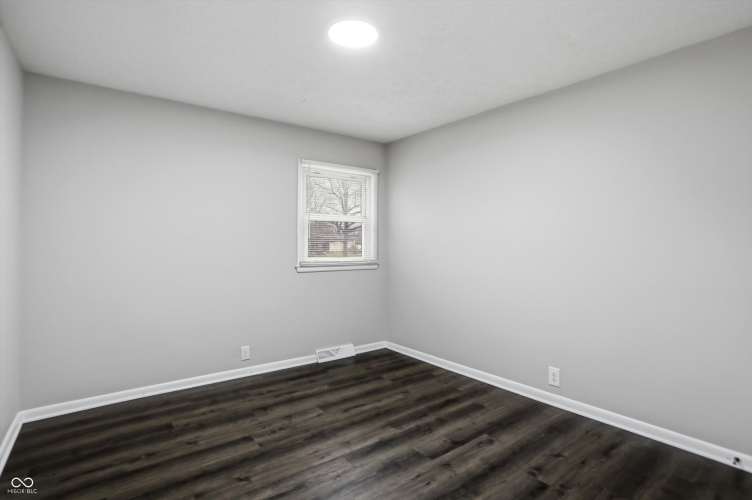 Listing Image 29