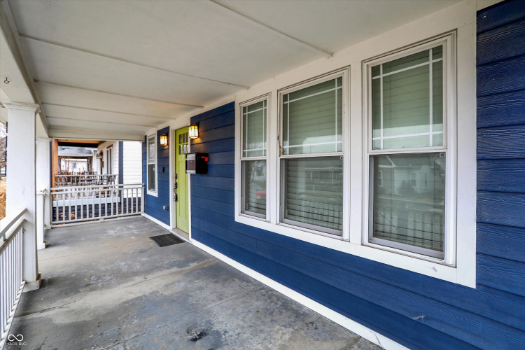 Listing Image 4