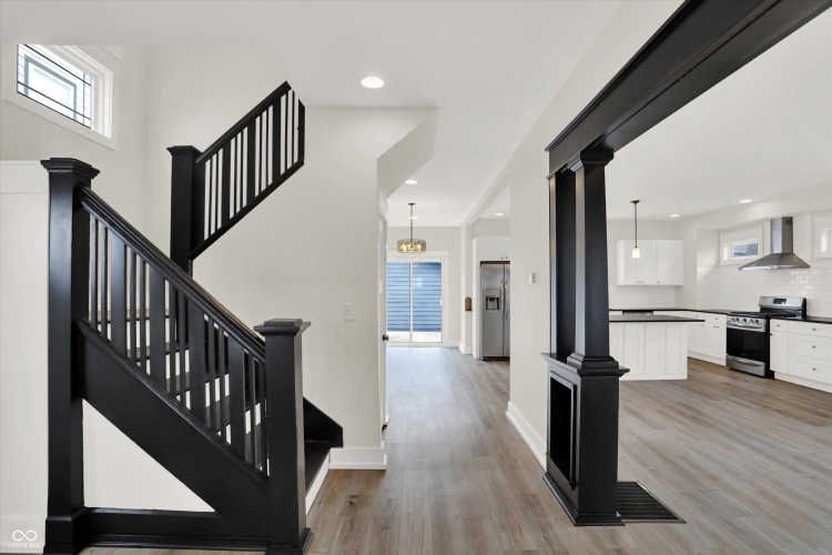 Listing Image 8