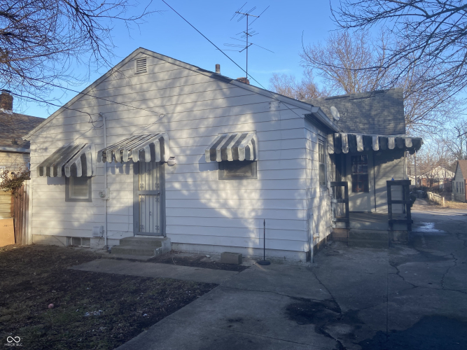 Listing Image 4