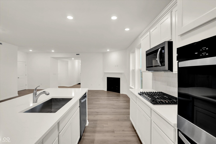Listing Image 18
