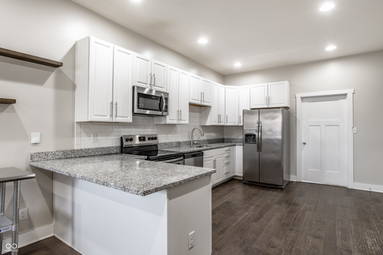 Listing Image 12