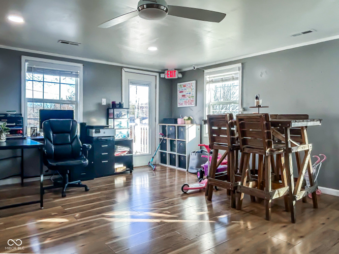 Listing Image 9