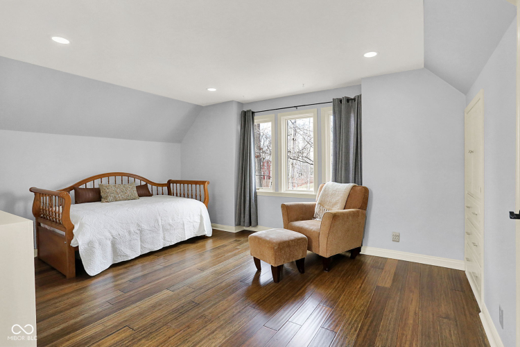 Listing Image 40