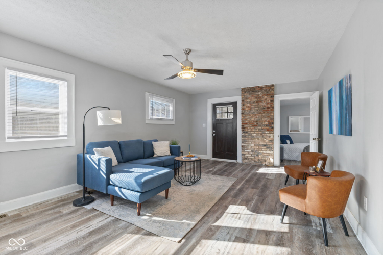Listing Image 6